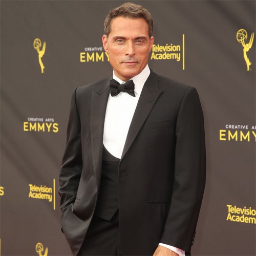 Rufus Sewell rimpiange le sbornie di A Knight’s Tale