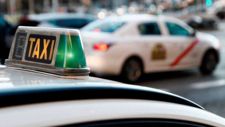 Risparmi significativi per i taxi elettrici rispetto a quelli a combustione: fino a 13.000 euro
