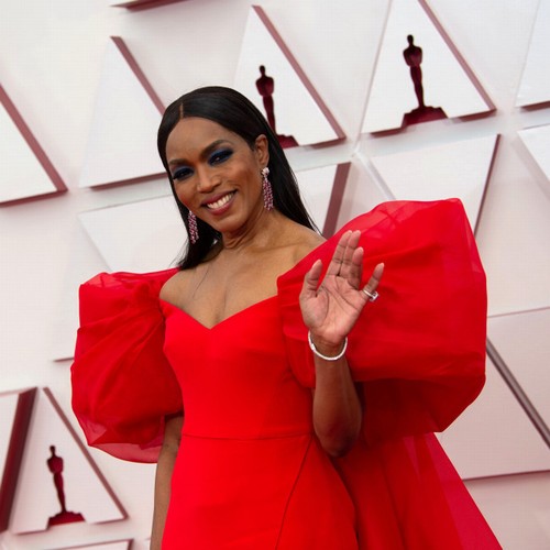 Angela Bassett reciterà in Damsel