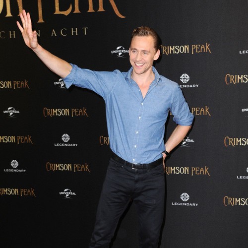 Tom Hiddleston ha dimenticato le sue battute mentre combatteva contro i nervi lavorando con Kermit The Frog