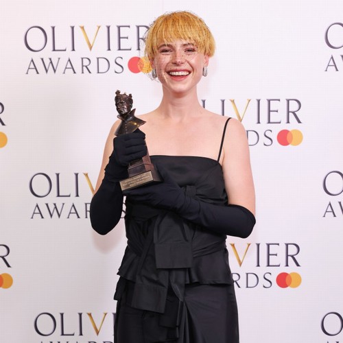 Jessie Buckley “non è riuscita” a non ridere mentre Rory Kinnear indossava la dentiera durante Men