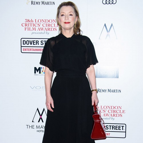 Lesley Manville ha abbracciato un ruolo più leggero in La signora Harris va a Parigi
