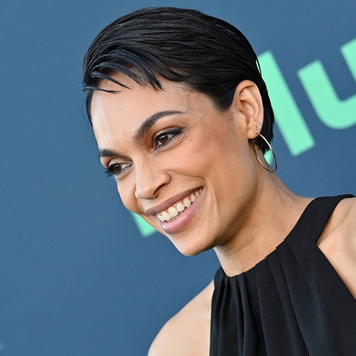 Rosario Dawson ricorda l’allenamento “intenso” con la spada laser per la serie di Star Wars