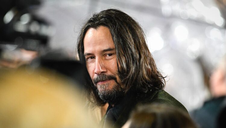 In questo video di Sonic 3 simulano l’aspetto di Shadow the Hedgehog nei panni di Keanu Reeves