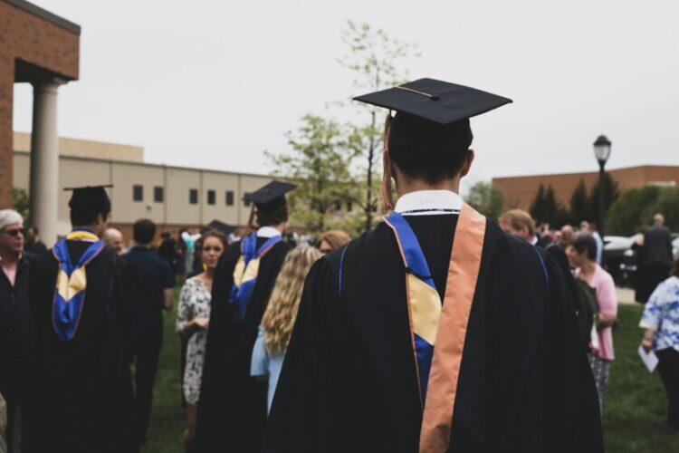 “È tutta una cospirazione”: studente universitario espulso per aver usato l’AI, usa ChatGPT per redigere una causa da 1,2 milioni di euro