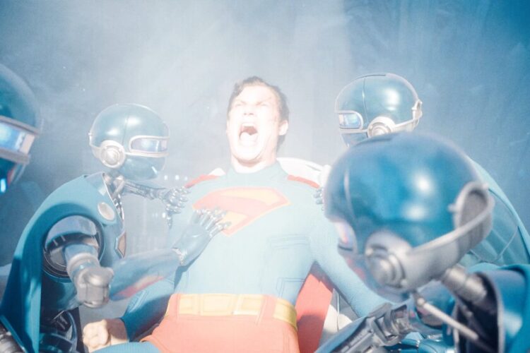 Superman ha appena debuttato con un costume bianco nei fumetti. Non è la prima volta che lo fa negli ultimi due anni