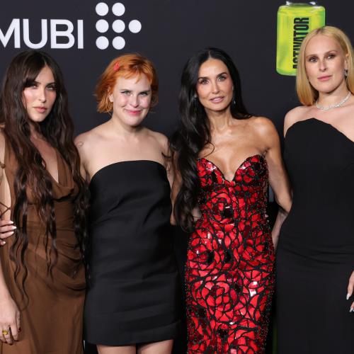 Rumer Willis rivela che fa ancora il bagno con le sue sorelle
