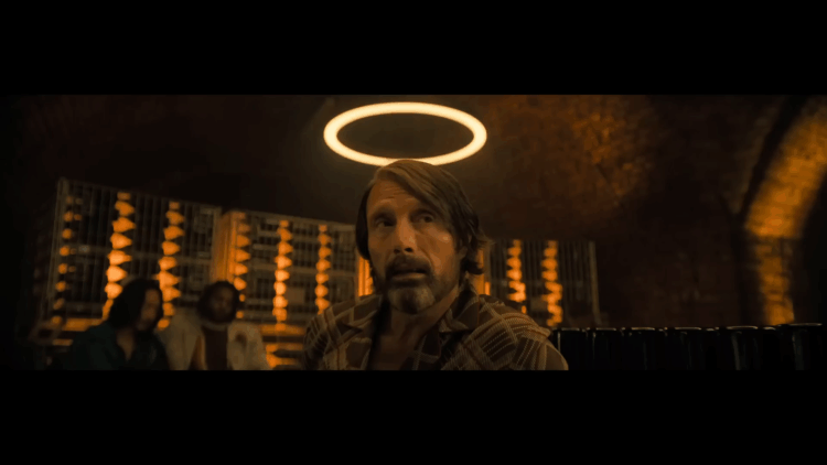 Mads Mikkelsen diventa un killer che uccide mostri in Dust Bunny