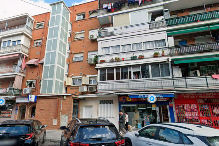 Vivere in un condominio con persone di età superiore ai 70 anni era già un grattacapo, ma la Generazione Z lo ha trasformato in una pentola a pressione digitale.