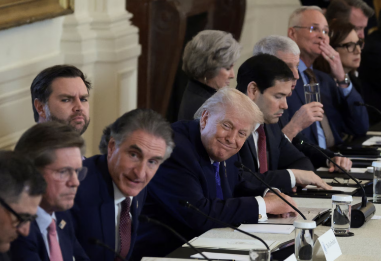 Trump fa pressione sui giganti petroliferi statunitensi affinché ricostruiscano il malandato settore energetico venezuelano