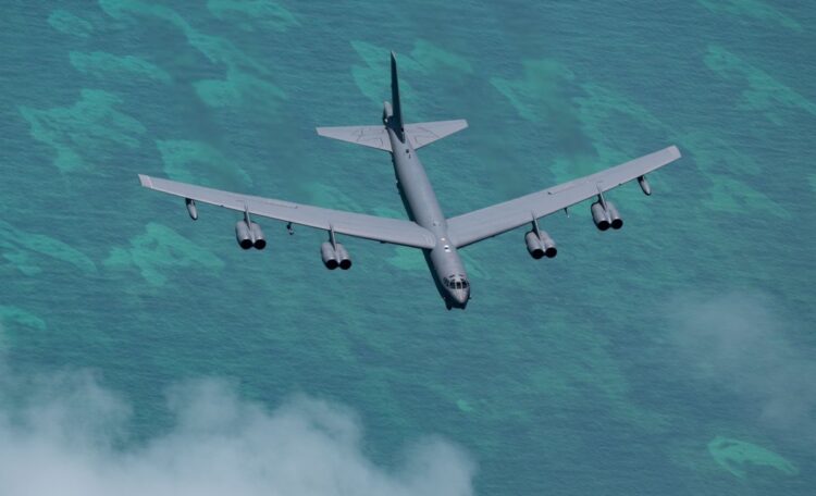 I B-52 prendono nuova vita: Boeing ottiene un contratto da 2 miliardi di dollari per riprogettare l’iconico bombardiere americano.